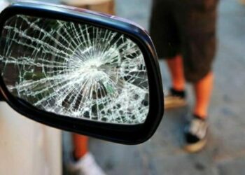 Scicli, truffa dello specchietto: estorsione di 30 euro ai danni di una donna
