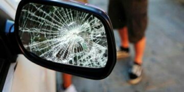 Scicli, truffa dello specchietto: estorsione di 30 euro ai danni di una donna