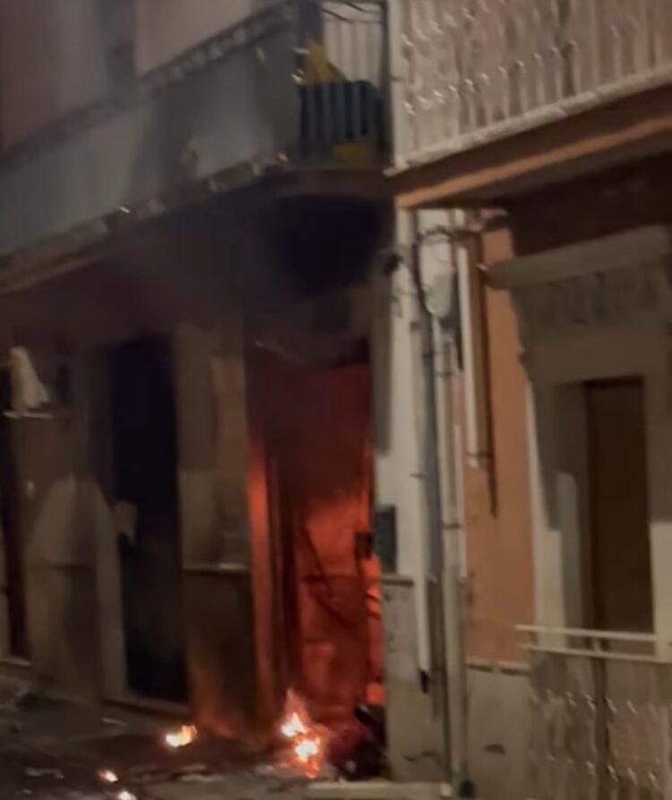 Comiso, esplode ordigno dinanzi ad agenzia di pompe funebri