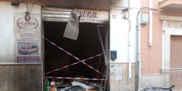 Comiso, individuato il presunto autore dell’attentato all’agenzia di pompe funebri di via Regolo