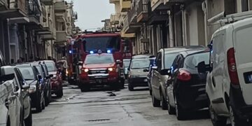 Vittoria, auto in fiamme in via Bologna