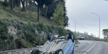 Chiaramonte, auto si ribalta sulla Sp 8. Mezzo distrutto, conducente illeso