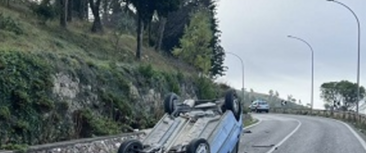 Chiaramonte, auto si ribalta sulla Sp 8. Mezzo distrutto, conducente illeso