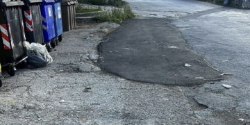 Modica, esce di casa per buttare la spazzatura e si frattura una gamba per la strada pietosa