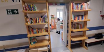 Vittoria, donata una libreria piena di volumi per i piccoli pazienti dell’ospedale Guzzardi