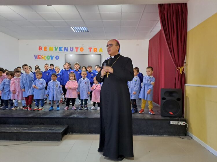 Ragusa, il vescovo La Placa in visita pastorale a San Giacomo
