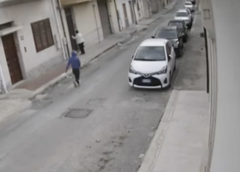 Vittoria, evade i domiciliari per uno scippo che fa cadere a terra un’anziana: finisce in cella