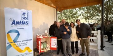 Ragusa, i ragazzi dell’Anffas onlus all’inaugurazione della nuova sede dell’Aps con l’animale