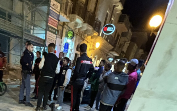 Vittoria, megarissa ieri sera in via Cavour