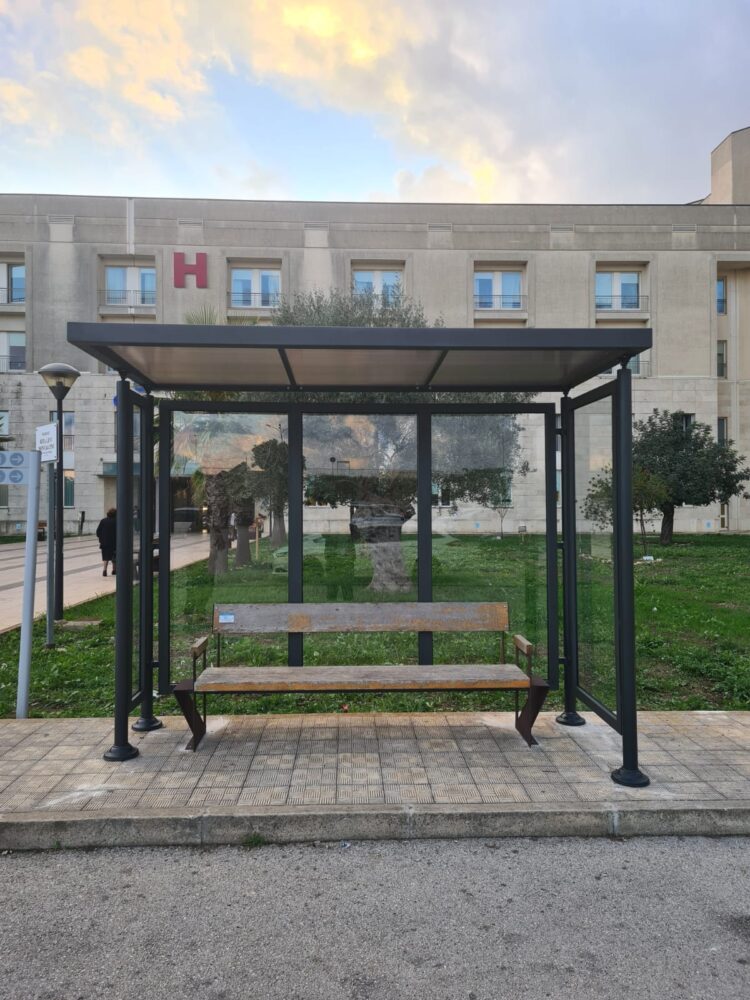 Ragusa, una pensilina per dare riparo ai fruitori dell’ospedale Giovanni Paolo II
