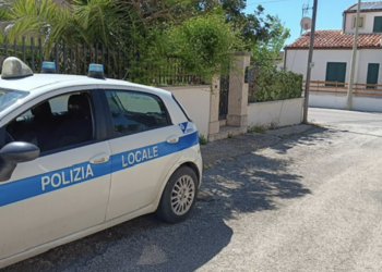 Modica, denuncia un abuso edilizio e la polizia locale deferisce entrambi