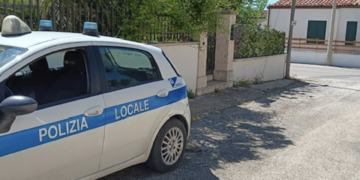 Modica, denuncia un abuso edilizio e la polizia locale deferisce entrambi