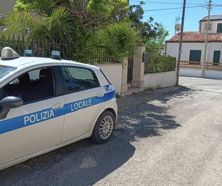 Modica, denuncia un abuso edilizio e la polizia locale deferisce entrambi