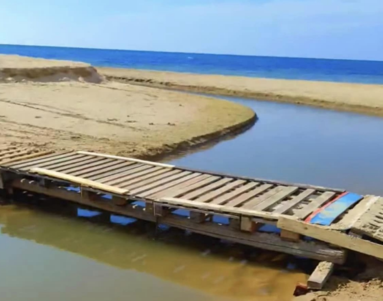 Scoglitti, in attesa del ponte vero spunta quello finto