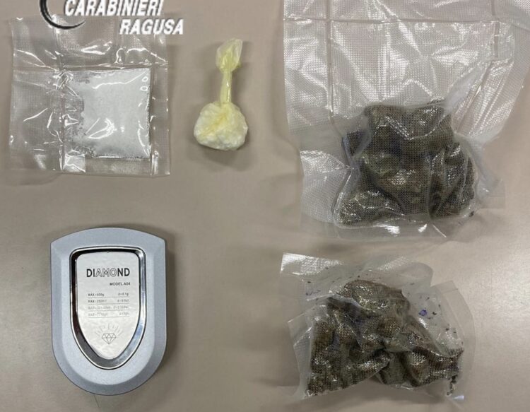 Ispica, a casa cocaina e marijuana: ai domiciliari un 32enne pregiudicato