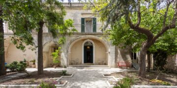 Modica, Villa Polara riceve il premio eccellenza dell’ospitalità al festival del turismo extralberghiero di Rimini