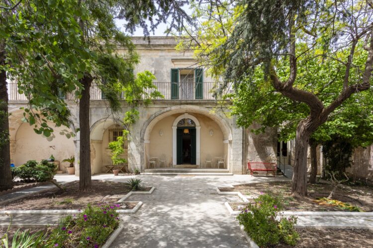 Modica, Villa Polara riceve il premio eccellenza dell’ospitalità al festival del turismo extralberghiero di Rimini