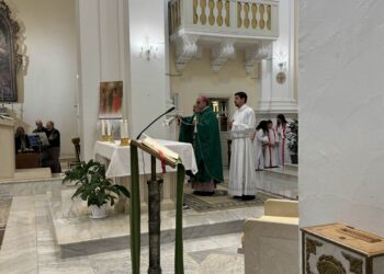 Giarratana e il parroco che ha rinunciato all’incarico, il vescovo questa mattina di nuovo tra i fedeli della comunità ferita