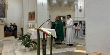 Giarratana e il parroco che ha rinunciato all’incarico, il vescovo questa mattina di nuovo tra i fedeli della comunità ferita
