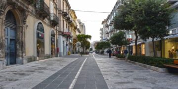 Ragusa, ennesima vetrina danneggiata in via Roma