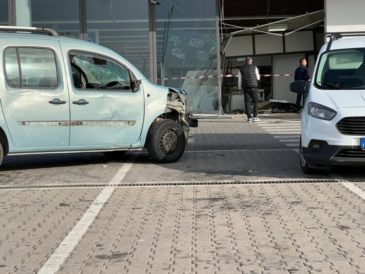 Vittoria, tentato furto con spaccata al supermercato Ard