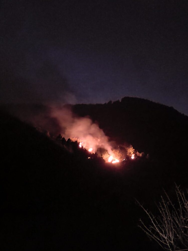 Monterosso Almo, grosso incendio in contrada Utra