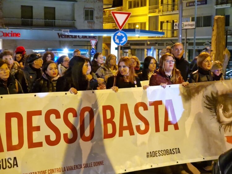 Ragusa, oggi pomeriggio si è tenuto il corteo della Rete 25 novembre