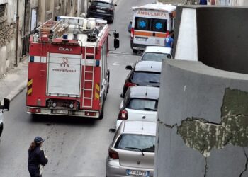 Vittoria, giovane straniero minaccia di darsi fuoco