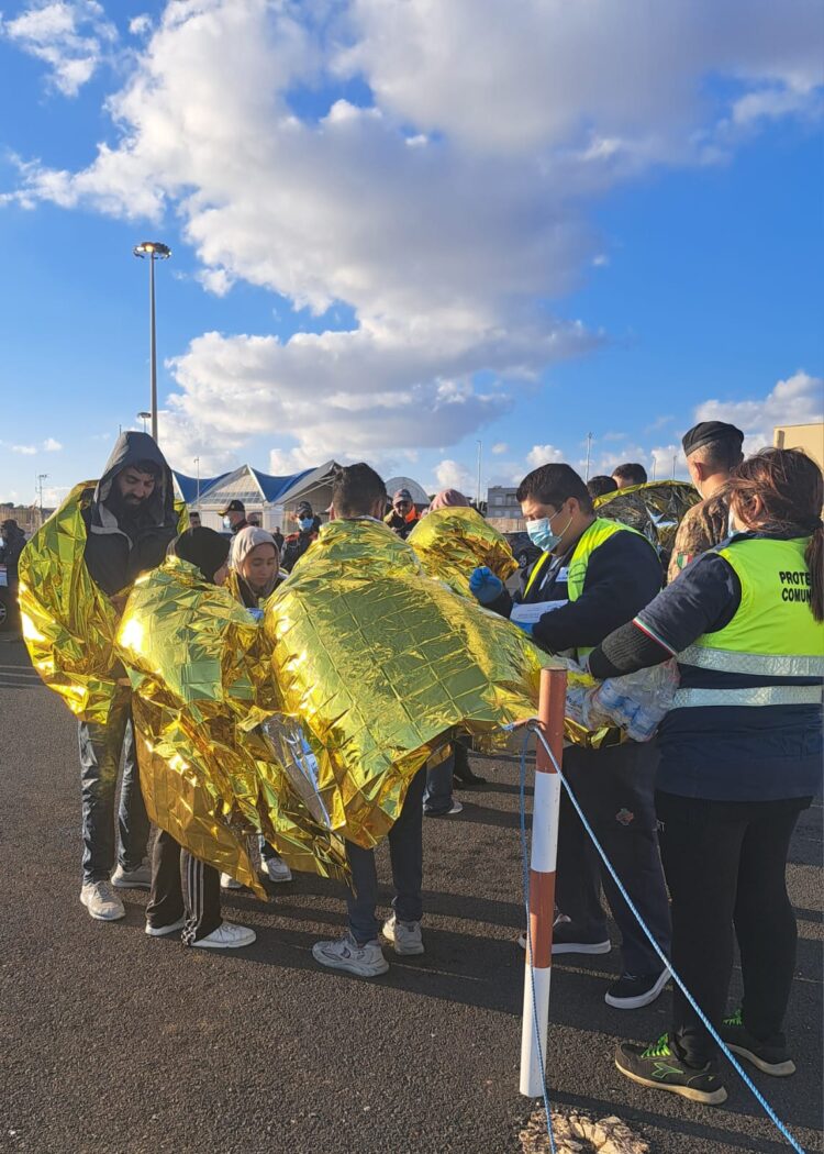 Pozzallo, un altro sbarco in meno di 24 ore. C’è anche un neonato