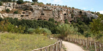Cava d’Ispica, l’on. Abbate: “Partiranno a breve i lavori di messa in sicurezza dei percorsi pedonali-turistici”