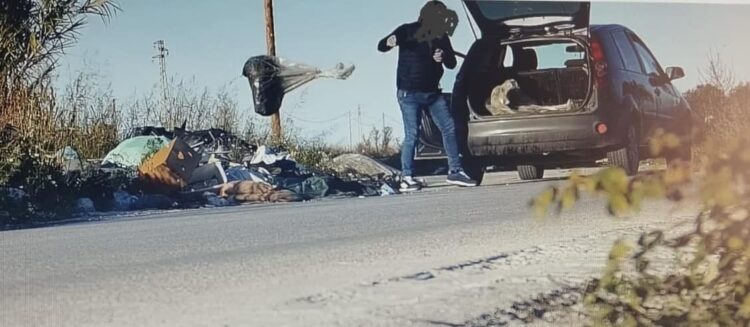 Comiso, altri incivili beccati nel lancio della spazzatura