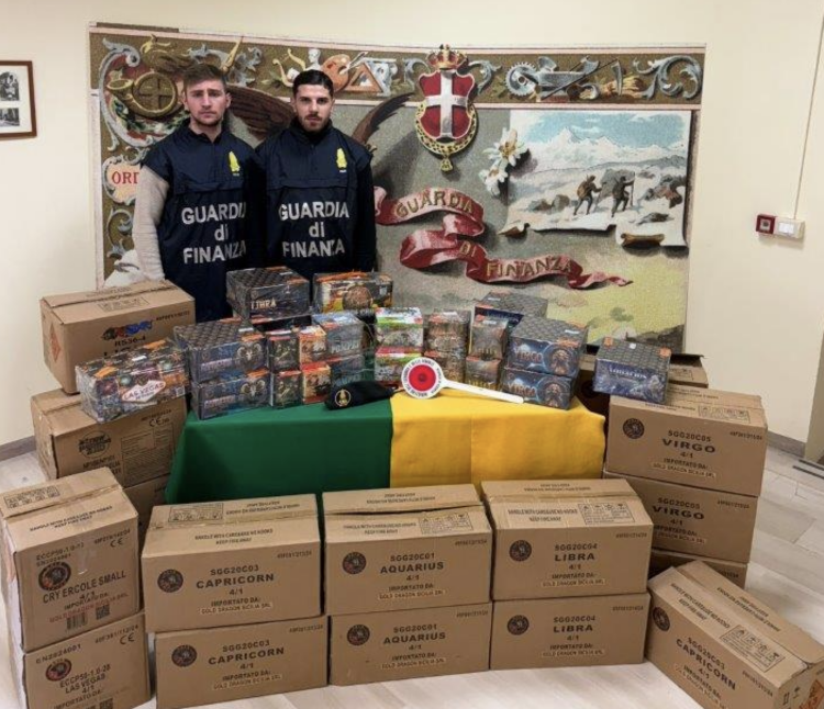 Modica, le Fiamme gialle sequestrano 330 chili di fuochi artificiali