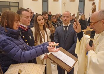 Ragusa, benedizione dell’allievo ufficiale nella chiesa di San Pio X durante la messa della veglia di Natale