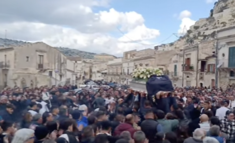 Scicli, l’ultimo saluto al giovane Valerio Pacetto