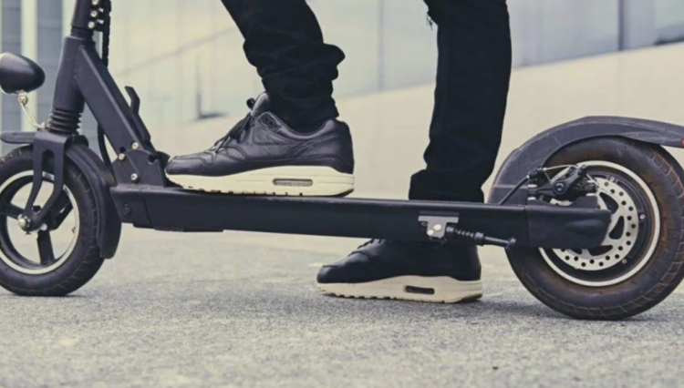 Vittoria: scontro auto-monopattino, ferita una donna