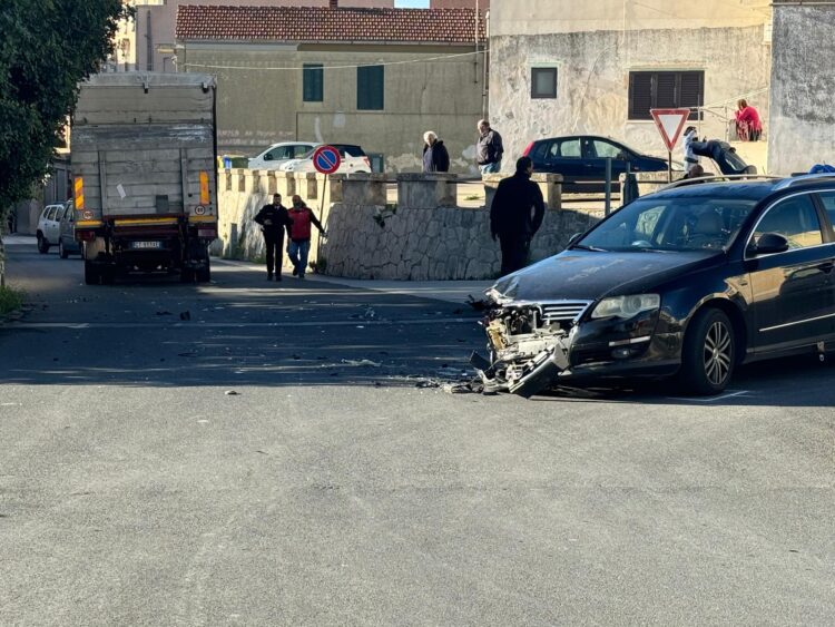 Modica: scontro tra un camion e un’auto, ferita una donna