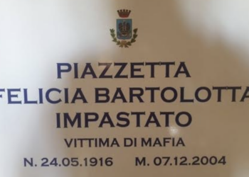 Vittoria, danneggiata la targa dedicata a Felicia Impastato