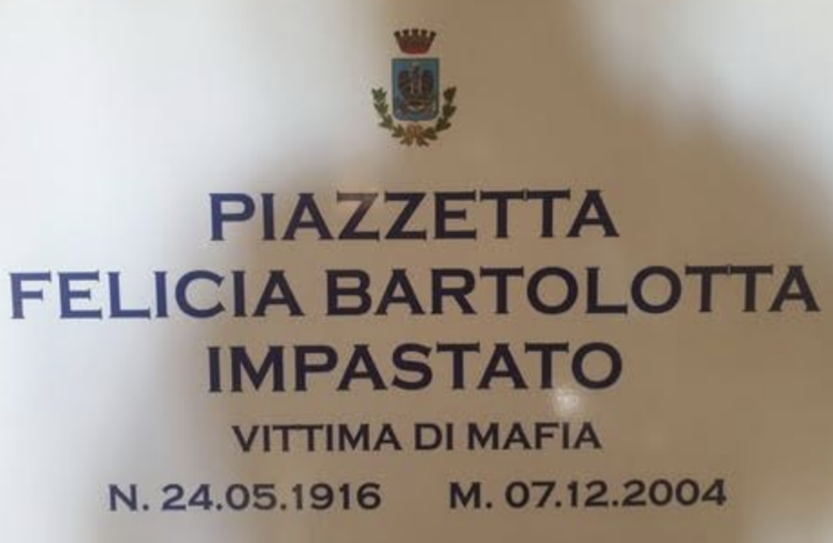 Vittoria, danneggiata la targa dedicata a Felicia Impastato