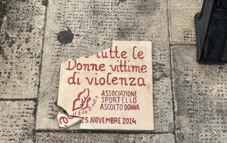 Vittoria, danneggiata nelle scorse ore la pietra d’inciampo dedicata alle donne vittime di violenza