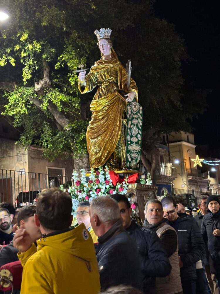 La festa di Santa Lucia a Comiso, in molti alla processione di ieri sera