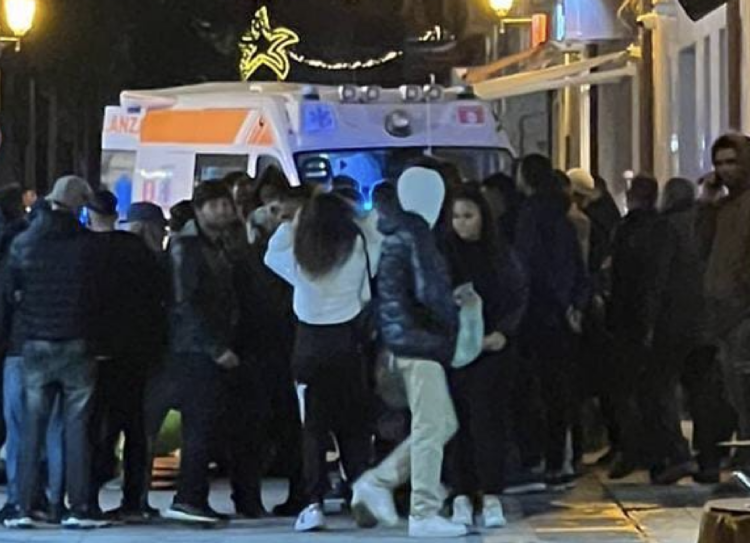 Situazione caotica in via Cavour, un uomo accusa un malore. Un furto finito male?