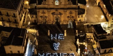 “We love Modica” con la luce degli smartphone
