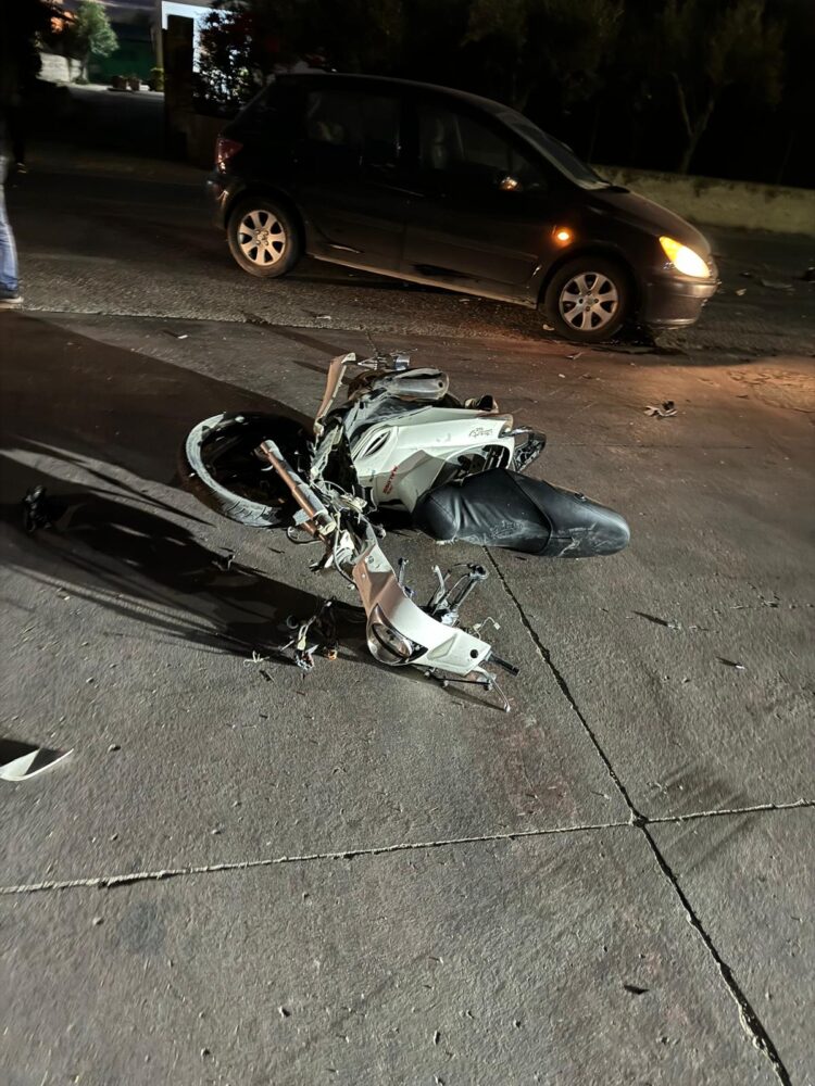 Scontro auto-moto a Vittoria, grave un 17enne