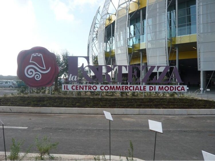 Modica, il centro commerciale apre a Santo Stefano: protesta la Cgil