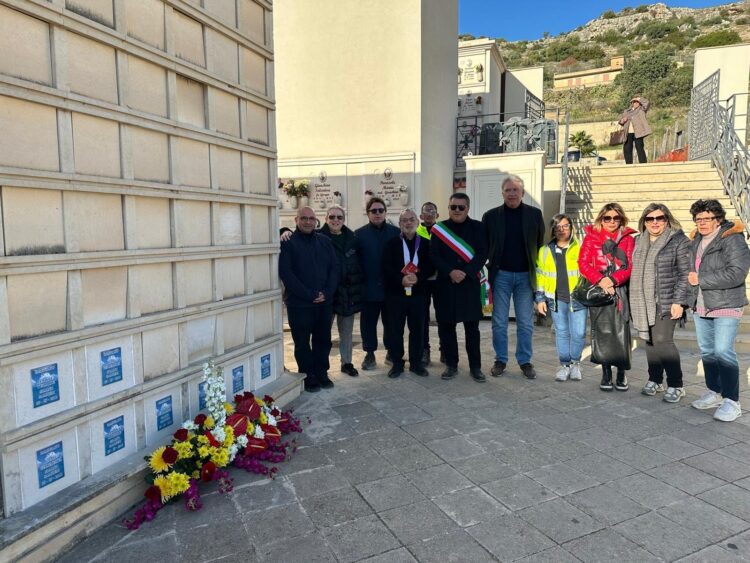 Scicli, traslati nei loculi ossari otto dei 13 migranti che hanno perso la vita nel tragico sbarco del 30 settembre 2013