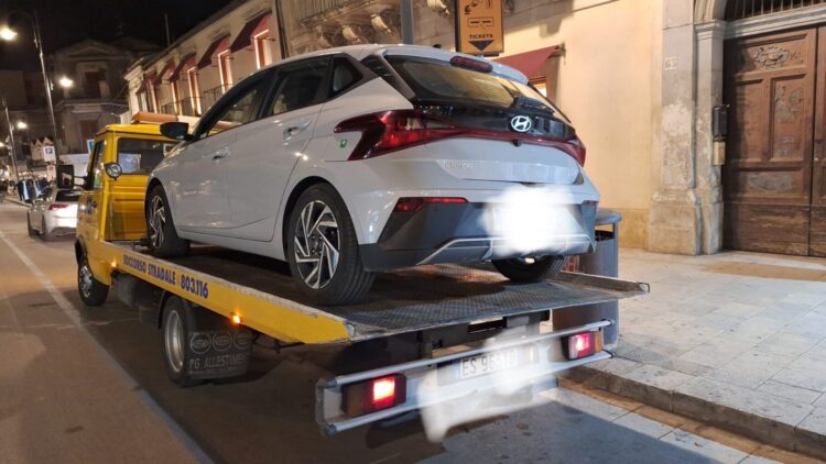 Modica, la polizia locale rimuove 11 veicoli privi di copertura assicurativa in diverse zone della città