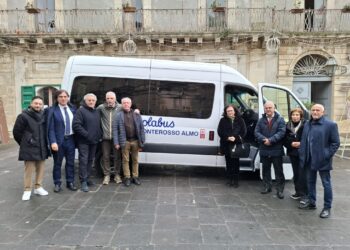 Monterosso Almo, consegnato il nuovo minibus scolastico