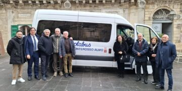 Monterosso Almo, consegnato il nuovo minibus scolastico