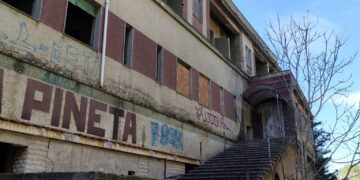 Chiaramonte, atto vandalico o cos’altro all’ex hotel La Pineta?