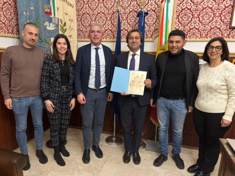 Santa Croce, visita istituzionale del direttore generale del Libero consorzio comunale Nitto Rosso a palazzo di Città